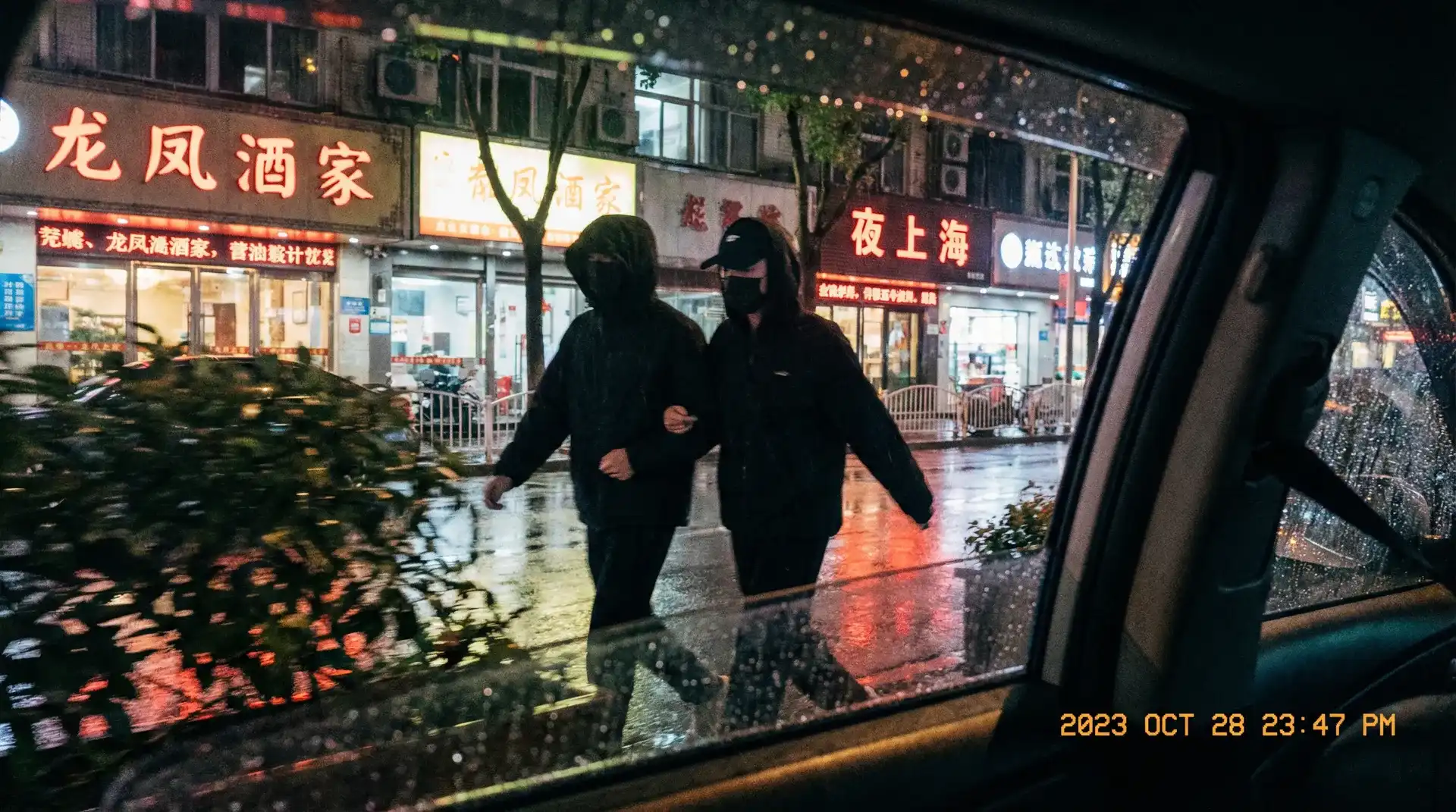 球探体育app - 顶流明星深夜密会现场抓拍照片